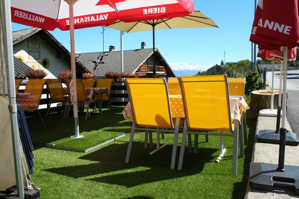 B&B Cafe De La Poste Agettes Bagian luar foto