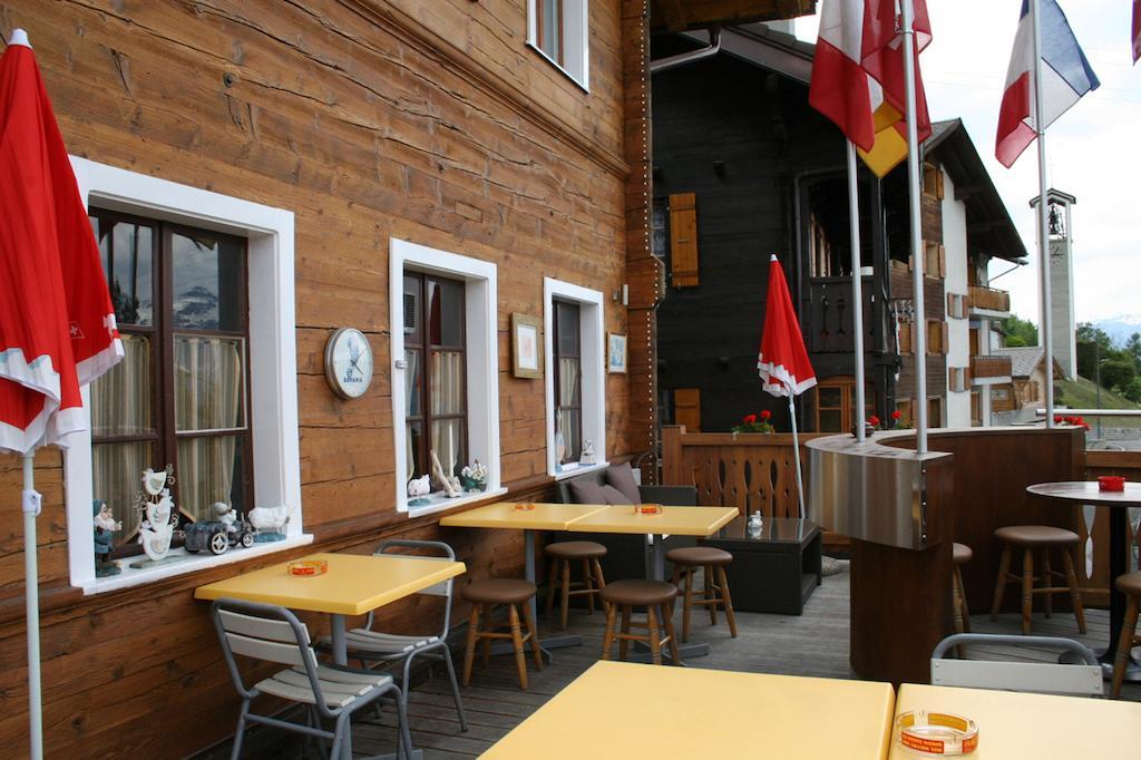 B&B Cafe De La Poste Agettes Bagian luar foto