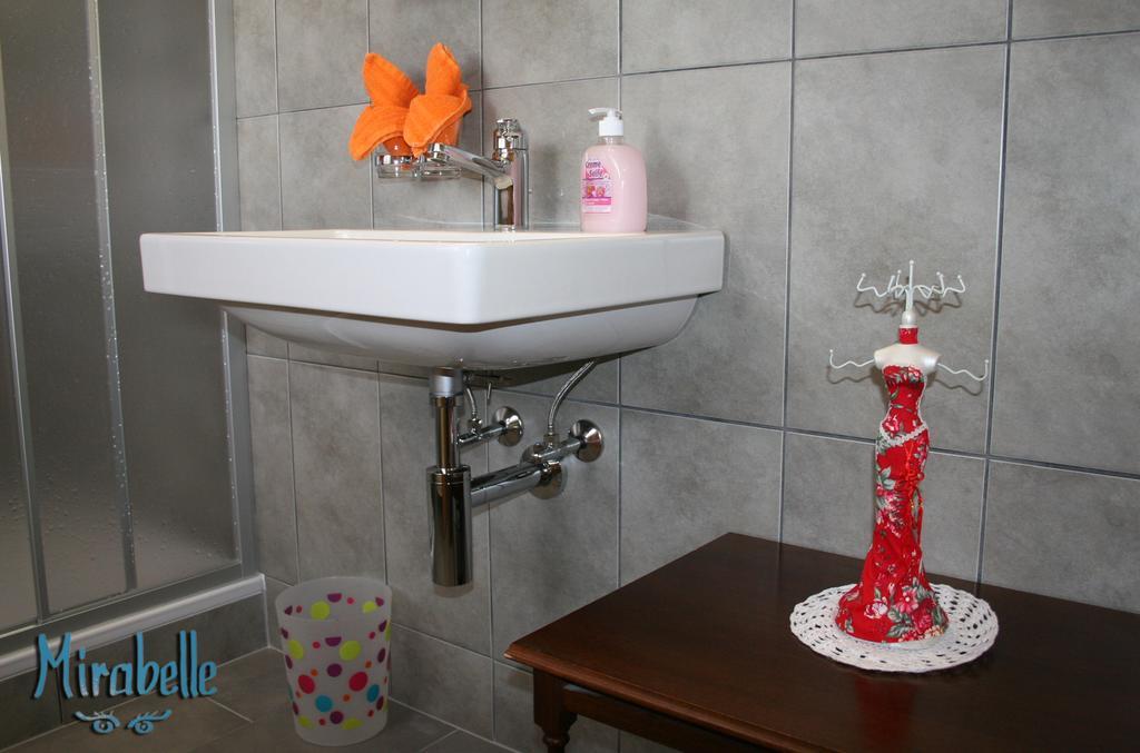 B&B Cafe De La Poste Agettes Bagian luar foto