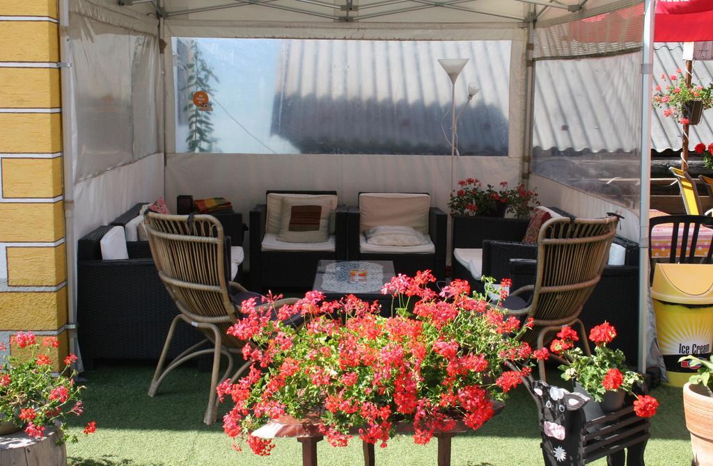 B&B Cafe De La Poste Agettes Bagian luar foto